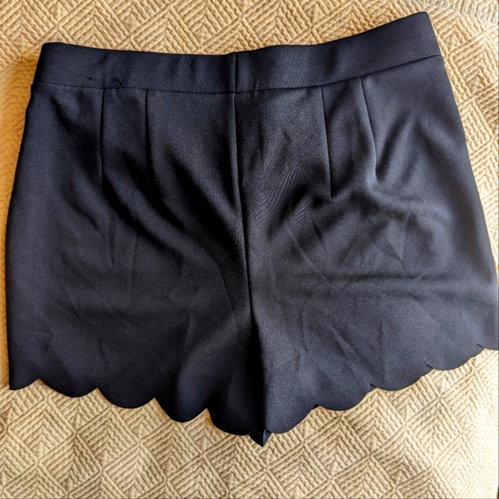 Express high waisted scallop shorts - Picture 2 of 3